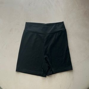 PLT Pretty Little Thing Black Ribbed Shorts Size Small 4